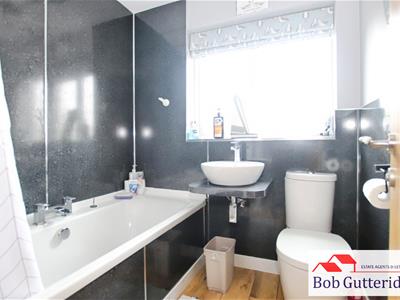 FIRST FLOOR FAMILY BATHROOM